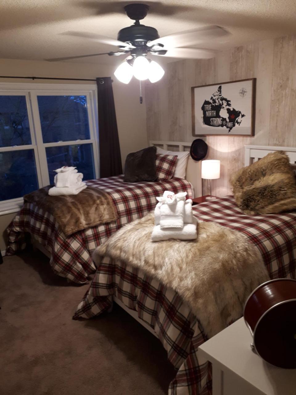 The Tartan House Bed & Breakfast Ajax Exterior photo